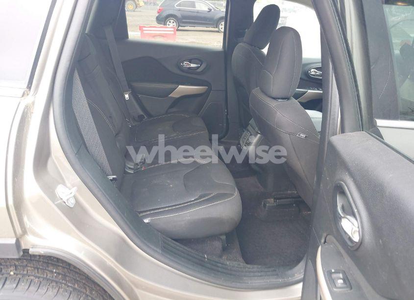 Photo 8 of 2017 Jeep Cherokee LATITUDE 4X4 (VIN 1C4PJMCB3HW657318)