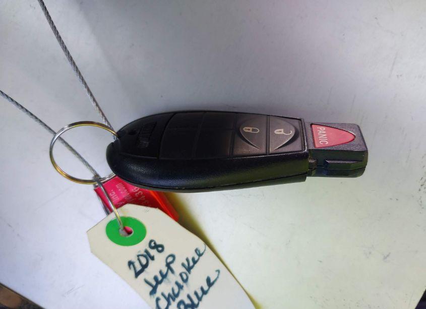 Photo 11 of 2018 Jeep Cherokee LATITUDE (VIN 1C4PJMCB3JD572299)