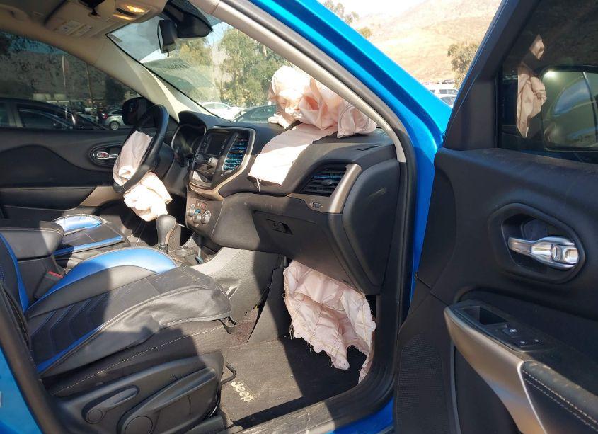 Photo 5 of 2018 Jeep Cherokee LATITUDE (VIN 1C4PJMCB3JD572299)