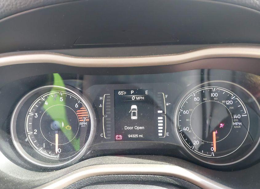 Photo 7 of 2018 Jeep Cherokee LATITUDE (VIN 1C4PJMCB3JD572299)