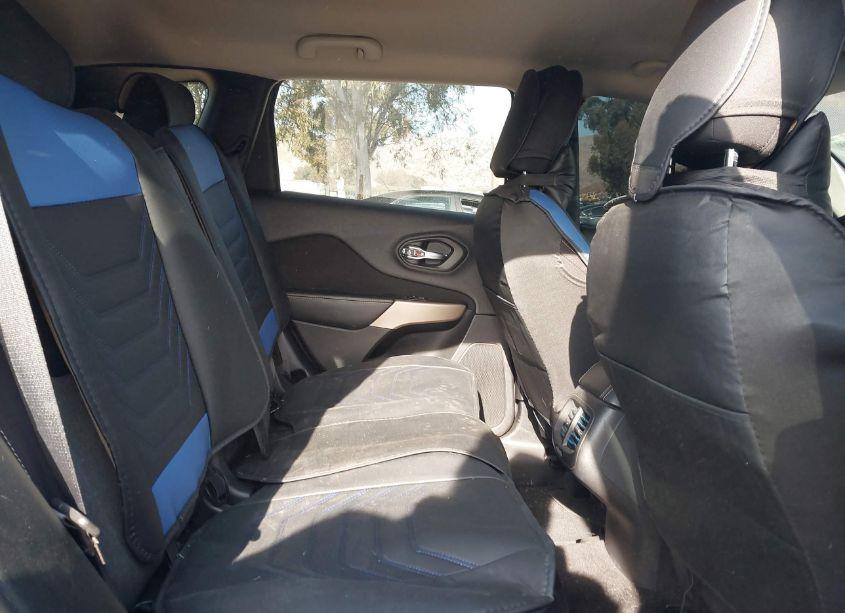 Photo 8 of 2018 Jeep Cherokee LATITUDE (VIN 1C4PJMCB3JD572299)