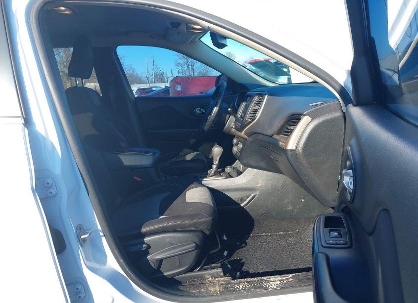 Photo 5 of 2014 Jeep Cherokee LATITUDE (VIN 1C4PJMCB4EW141335)