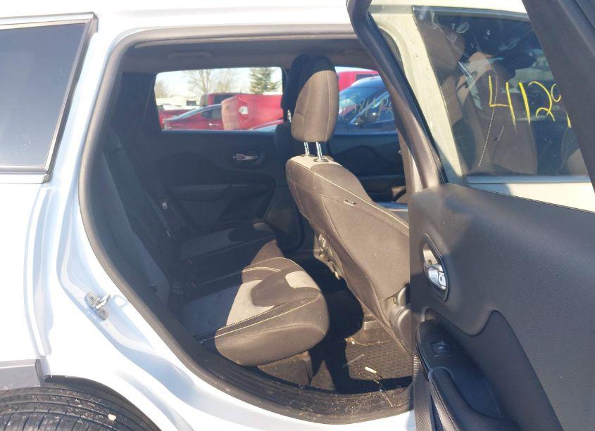 Photo 8 of 2014 Jeep Cherokee LATITUDE (VIN 1C4PJMCB4EW141335)