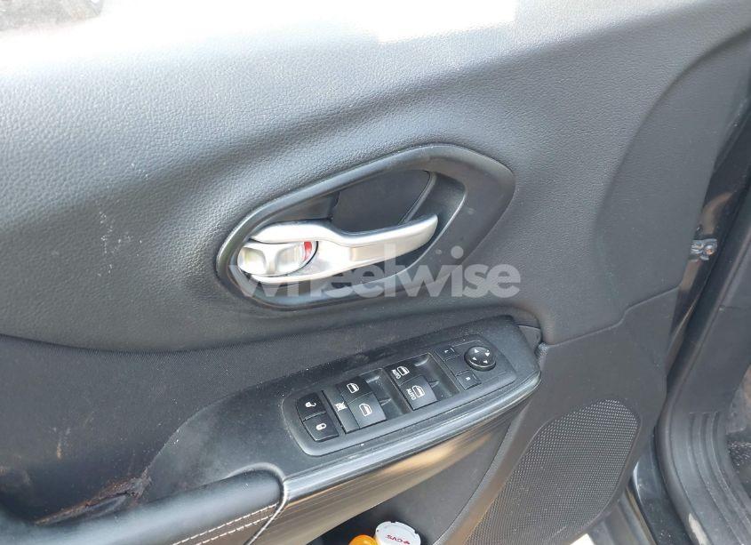 Photo 19 of 2014 Jeep Cherokee LATITUDE (VIN 1C4PJMCB4EW162489)