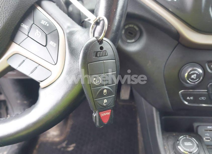 Photo 11 of 2015 Jeep Cherokee LATITUDE (VIN 1C4PJMCB4FW522703)