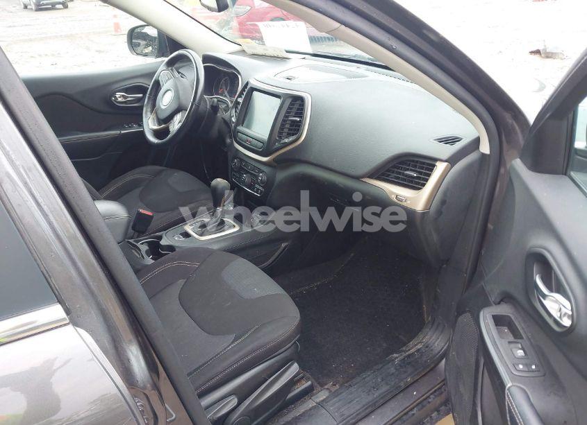 Photo 5 of 2015 Jeep Cherokee LATITUDE (VIN 1C4PJMCB4FW522703)