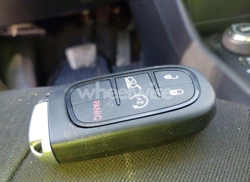 Photo 11 of 2015 Jeep Cherokee LATITUDE (VIN 1C4PJMCB4FW546452)