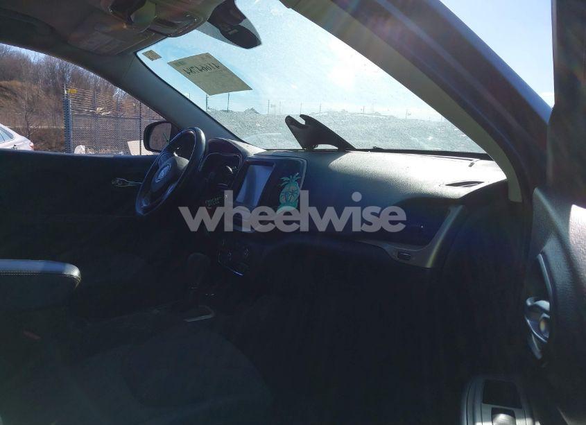 Photo 5 of 2015 Jeep Cherokee LATITUDE (VIN 1C4PJMCB4FW546452)