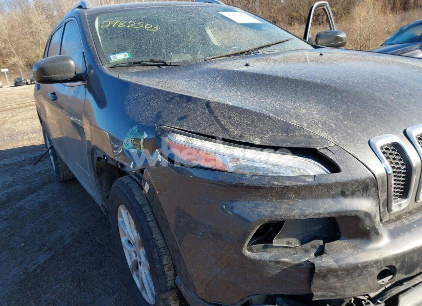 Photo 6 of 2015 Jeep Cherokee LATITUDE (VIN 1C4PJMCB4FW546452)