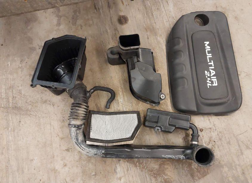 Photo 12 of 2015 Jeep Cherokee LATITUDE (VIN 1C4PJMCB4FW624728)