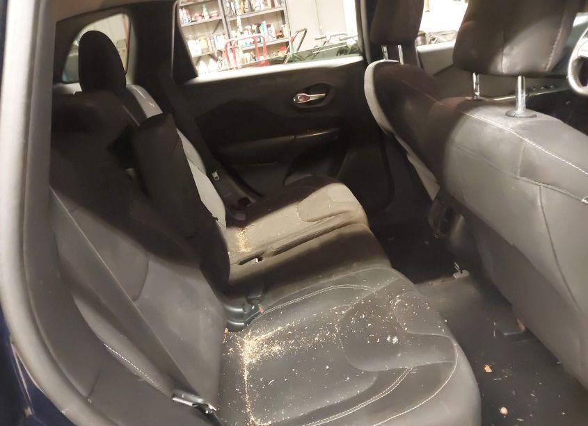 Photo 8 of 2015 Jeep Cherokee LATITUDE (VIN 1C4PJMCB4FW624728)