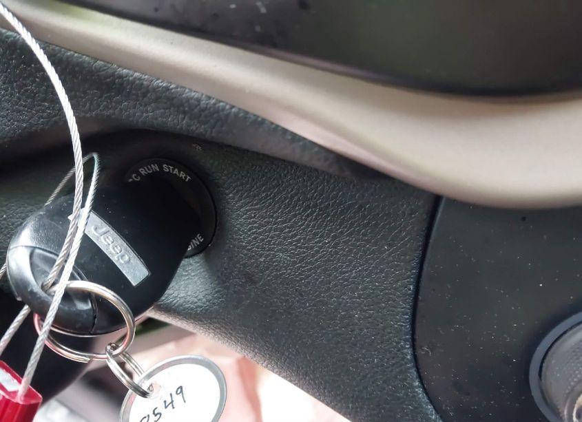 Photo 11 of 2015 Jeep Cherokee LATITUDE (VIN 1C4PJMCB4FW625734)