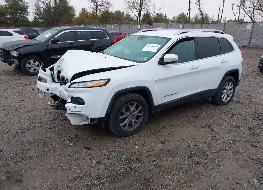 Photo 2 of 2015 Jeep Cherokee LATITUDE (VIN 1C4PJMCB4FW625734)