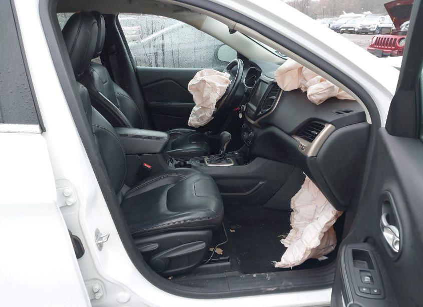 Photo 5 of 2015 Jeep Cherokee LATITUDE (VIN 1C4PJMCB4FW625734)