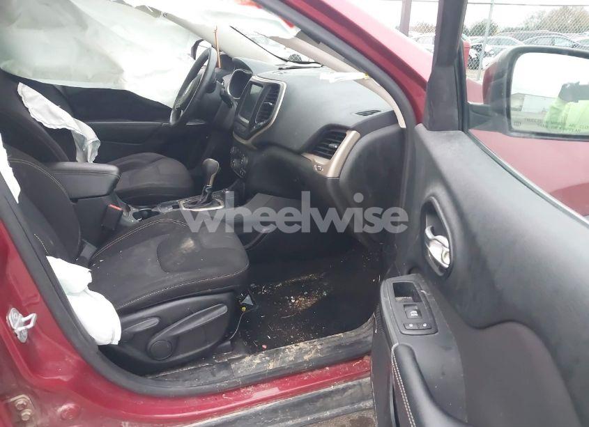 Photo 5 of 2015 Jeep Cherokee LATITUDE (VIN 1C4PJMCB4FW642307)