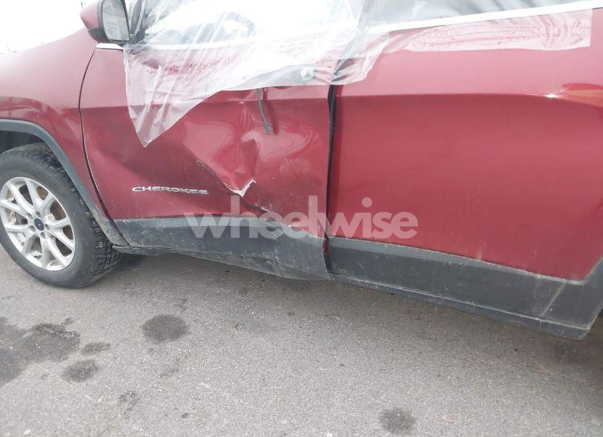 Photo 6 of 2015 Jeep Cherokee LATITUDE (VIN 1C4PJMCB4FW642307)