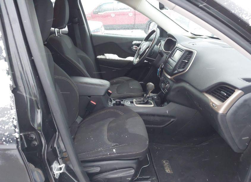 Photo 5 of 2015 Jeep Cherokee LATITUDE (VIN 1C4PJMCB4FW714767)