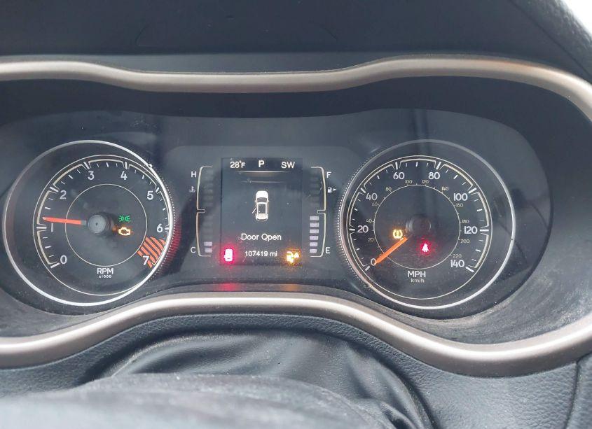 Photo 7 of 2015 Jeep Cherokee LATITUDE (VIN 1C4PJMCB4FW714767)