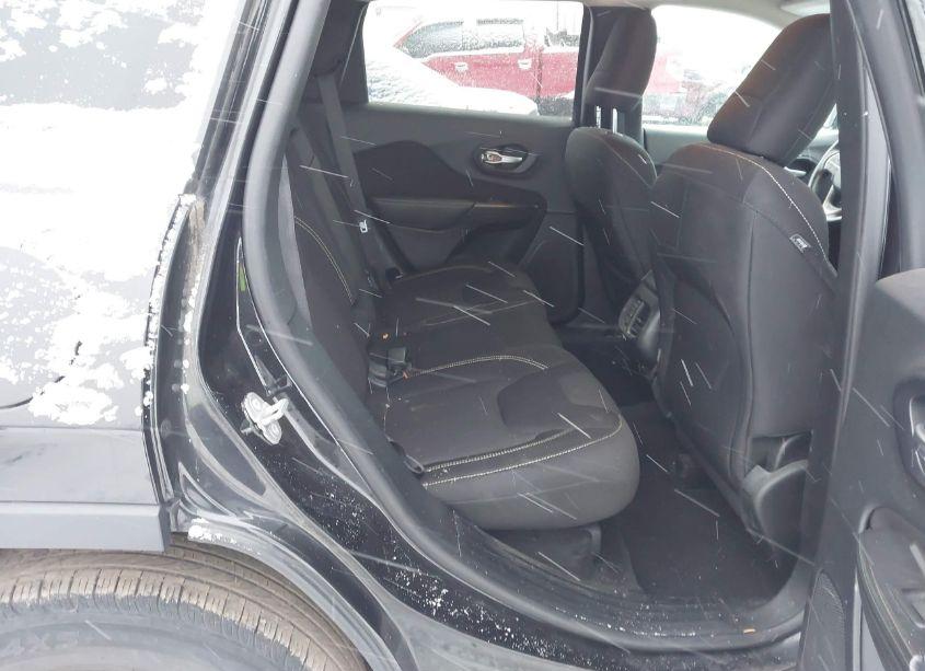 Photo 8 of 2015 Jeep Cherokee LATITUDE (VIN 1C4PJMCB4FW714767)