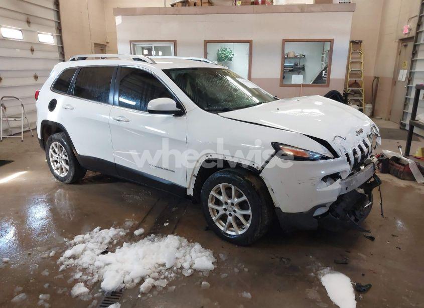 2015 Jeep Cherokee LATITUDE (VIN 1C4PJMCB4FW733710) main photo
