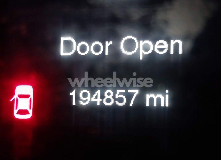 Photo 16 of 2015 Jeep Cherokee LATITUDE (VIN 1C4PJMCB4FW733710)