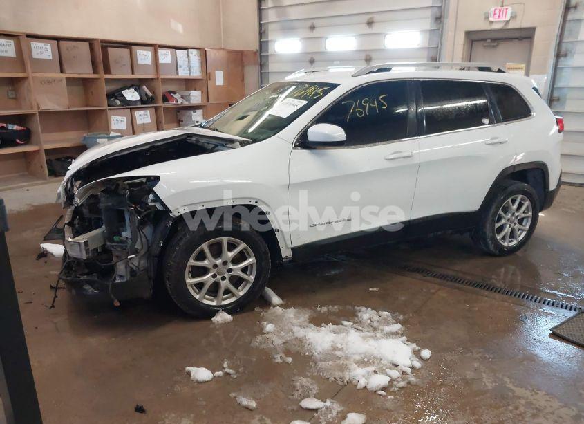 Photo 2 of 2015 Jeep Cherokee LATITUDE (VIN 1C4PJMCB4FW733710)