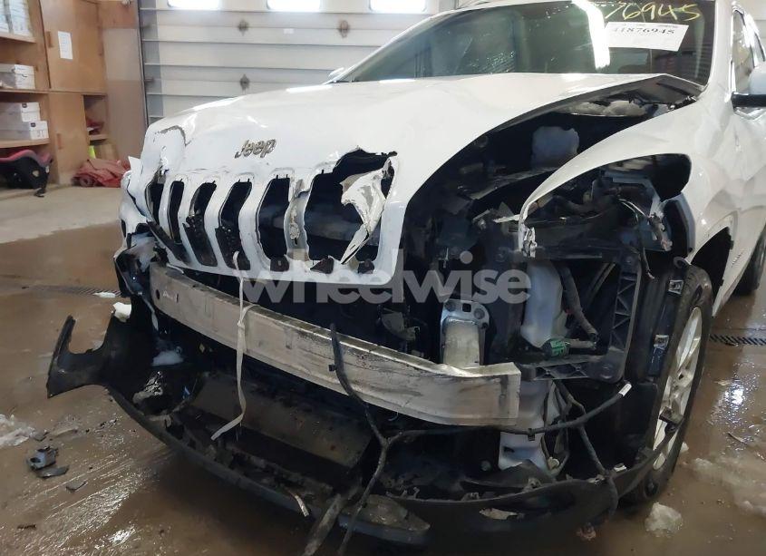 Photo 6 of 2015 Jeep Cherokee LATITUDE (VIN 1C4PJMCB4FW733710)