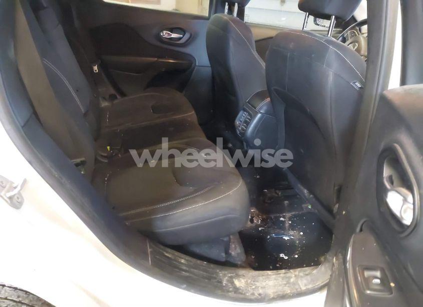 Photo 8 of 2015 Jeep Cherokee LATITUDE (VIN 1C4PJMCB4FW733710)