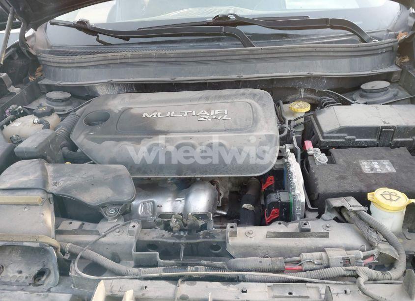 Photo 10 of 2015 Jeep Cherokee LATITUDE (VIN 1C4PJMCB4FW744030)