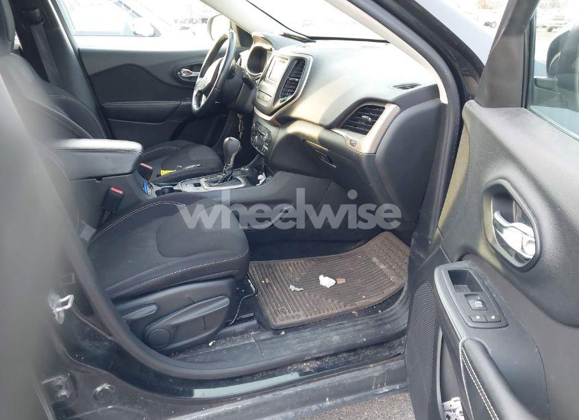 Photo 5 of 2015 Jeep Cherokee LATITUDE (VIN 1C4PJMCB4FW744030)