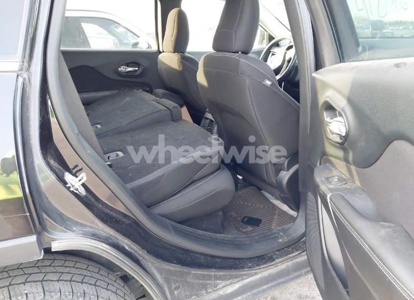 Photo 8 of 2015 Jeep Cherokee LATITUDE (VIN 1C4PJMCB4FW744030)