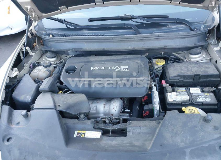 Photo 10 of 2015 Jeep Cherokee LATITUDE (VIN 1C4PJMCB4FW744478)