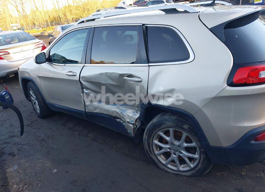 Photo 13 of 2015 Jeep Cherokee LATITUDE (VIN 1C4PJMCB4FW744478)