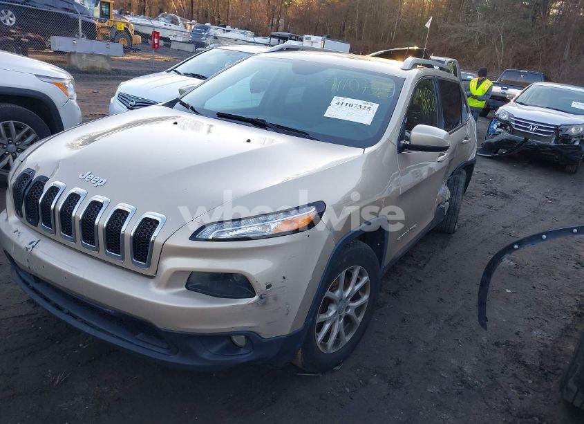 Photo 2 of 2015 Jeep Cherokee LATITUDE (VIN 1C4PJMCB4FW744478)