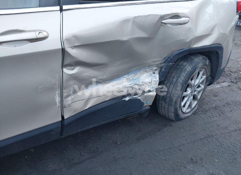 Photo 6 of 2015 Jeep Cherokee LATITUDE (VIN 1C4PJMCB4FW744478)