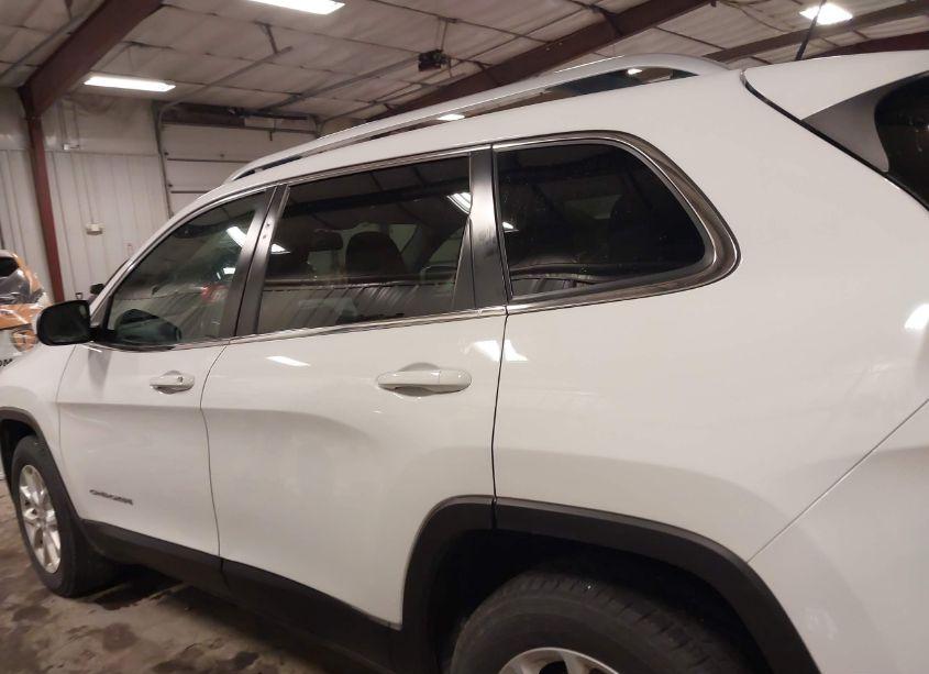 Photo 15 of 2015 Jeep Cherokee LATITUDE (VIN 1C4PJMCB4FW794457)