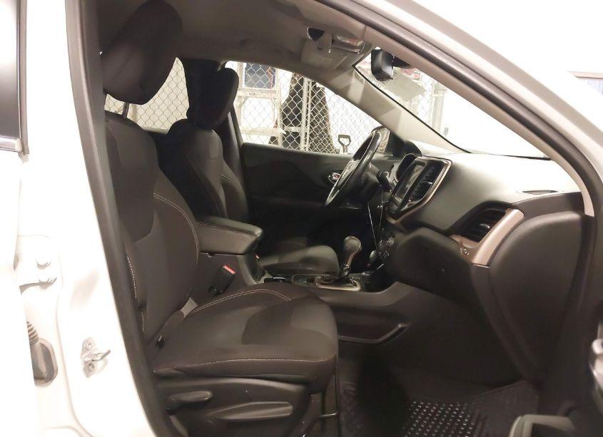 Photo 5 of 2015 Jeep Cherokee LATITUDE (VIN 1C4PJMCB4FW794457)