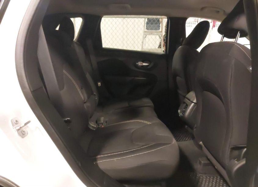 Photo 8 of 2015 Jeep Cherokee LATITUDE (VIN 1C4PJMCB4FW794457)