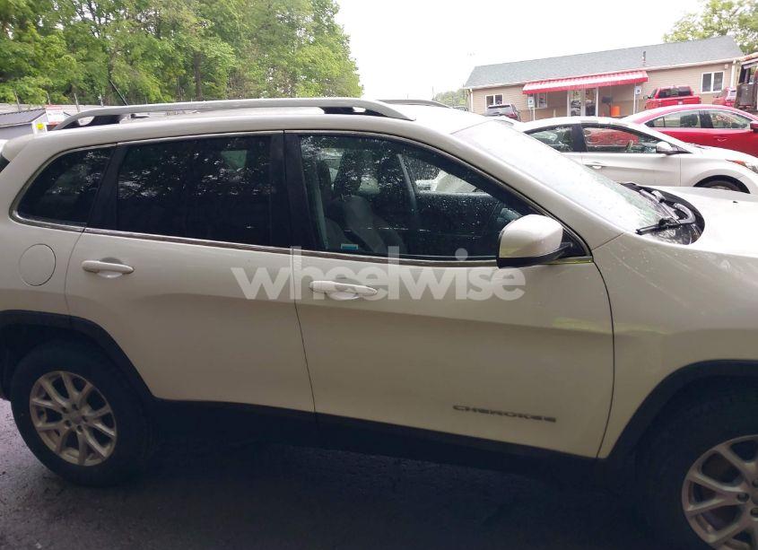 Photo 13 of 2016 Jeep Cherokee LATITUDE (VIN 1C4PJMCB4GW117832)