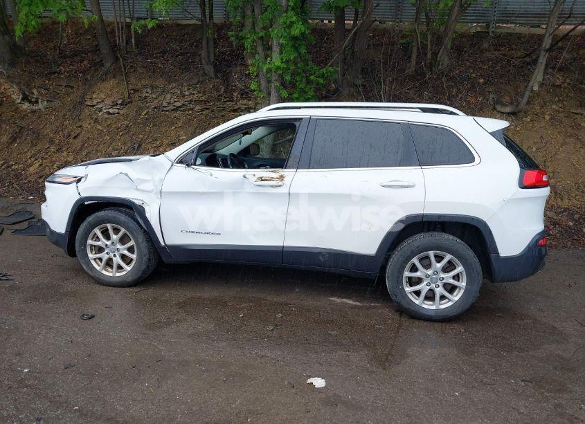 Photo 14 of 2016 Jeep Cherokee LATITUDE (VIN 1C4PJMCB4GW117832)