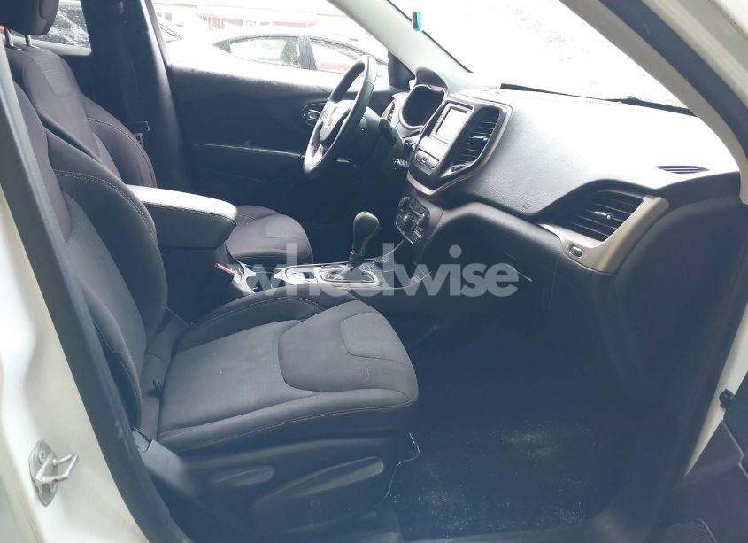 Photo 5 of 2016 Jeep Cherokee LATITUDE (VIN 1C4PJMCB4GW117832)