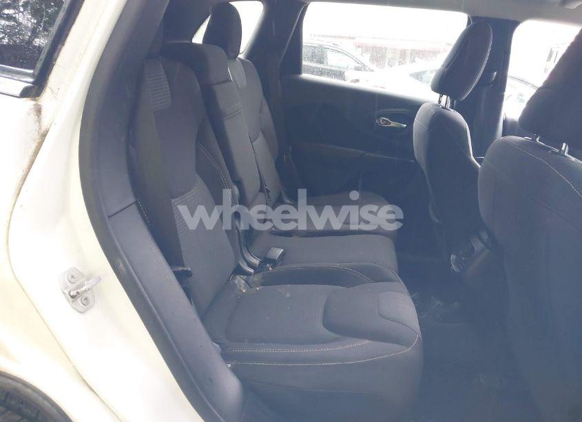 Photo 8 of 2016 Jeep Cherokee LATITUDE (VIN 1C4PJMCB4GW117832)