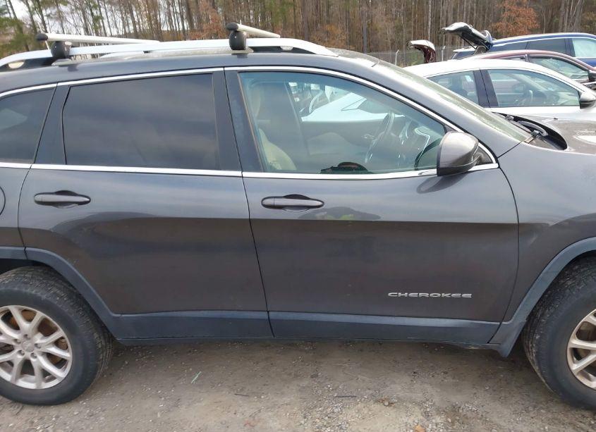 Photo 13 of 2016 Jeep Cherokee LATITUDE (VIN 1C4PJMCB4GW140009)
