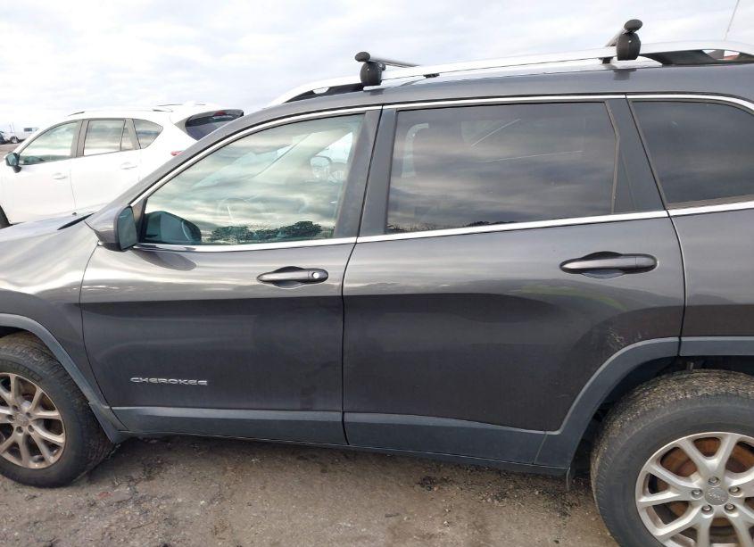 Photo 14 of 2016 Jeep Cherokee LATITUDE (VIN 1C4PJMCB4GW140009)