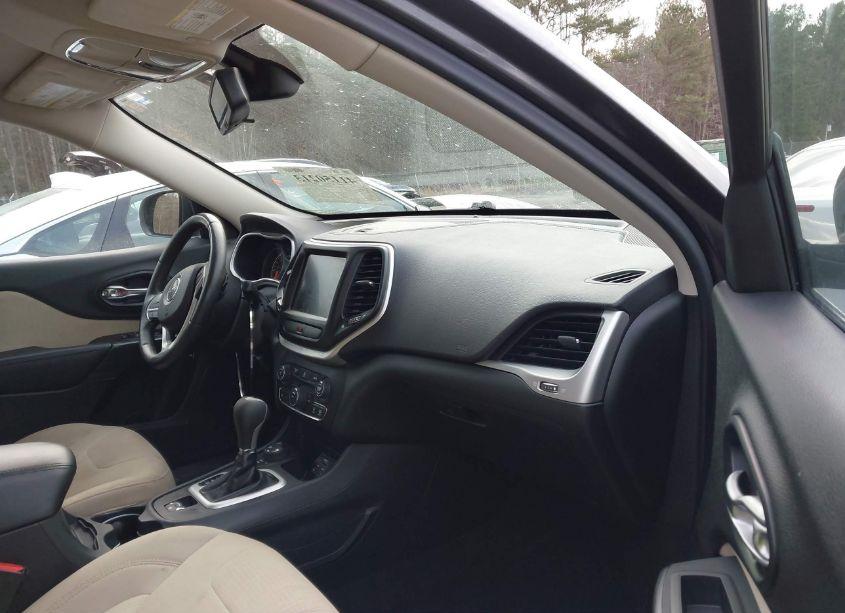 Photo 5 of 2016 Jeep Cherokee LATITUDE (VIN 1C4PJMCB4GW140009)