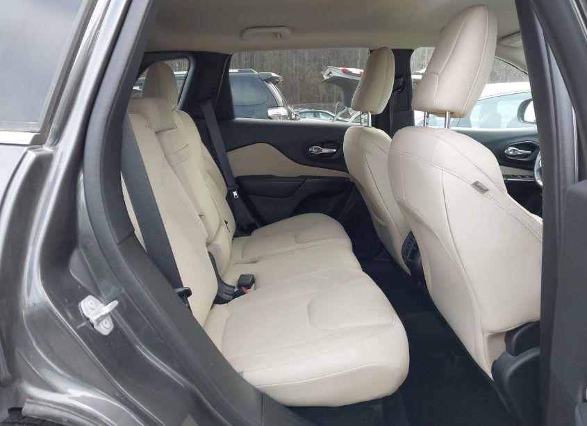 Photo 8 of 2016 Jeep Cherokee LATITUDE (VIN 1C4PJMCB4GW140009)