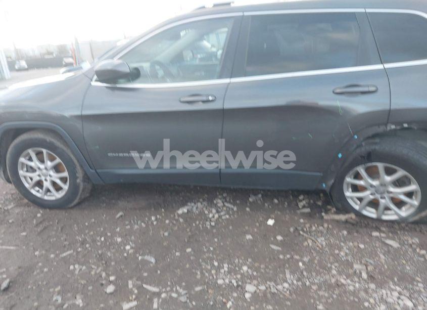 Photo 15 of 2016 Jeep Cherokee LATITUDE (VIN 1C4PJMCB4GW141886)