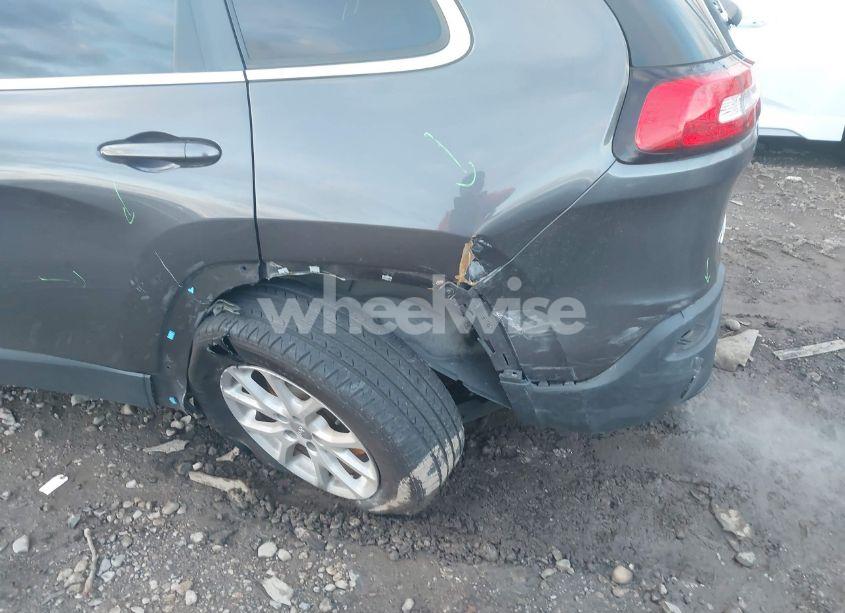 Photo 6 of 2016 Jeep Cherokee LATITUDE (VIN 1C4PJMCB4GW141886)