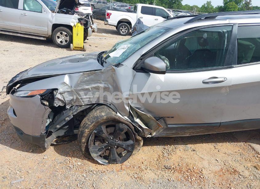 Photo 6 of 2016 Jeep Cherokee ALTITUDE (VIN 1C4PJMCB4GW182213)