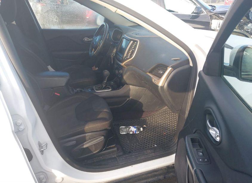 Photo 5 of 2016 Jeep Cherokee ALTITUDE (VIN 1C4PJMCB4GW187363)